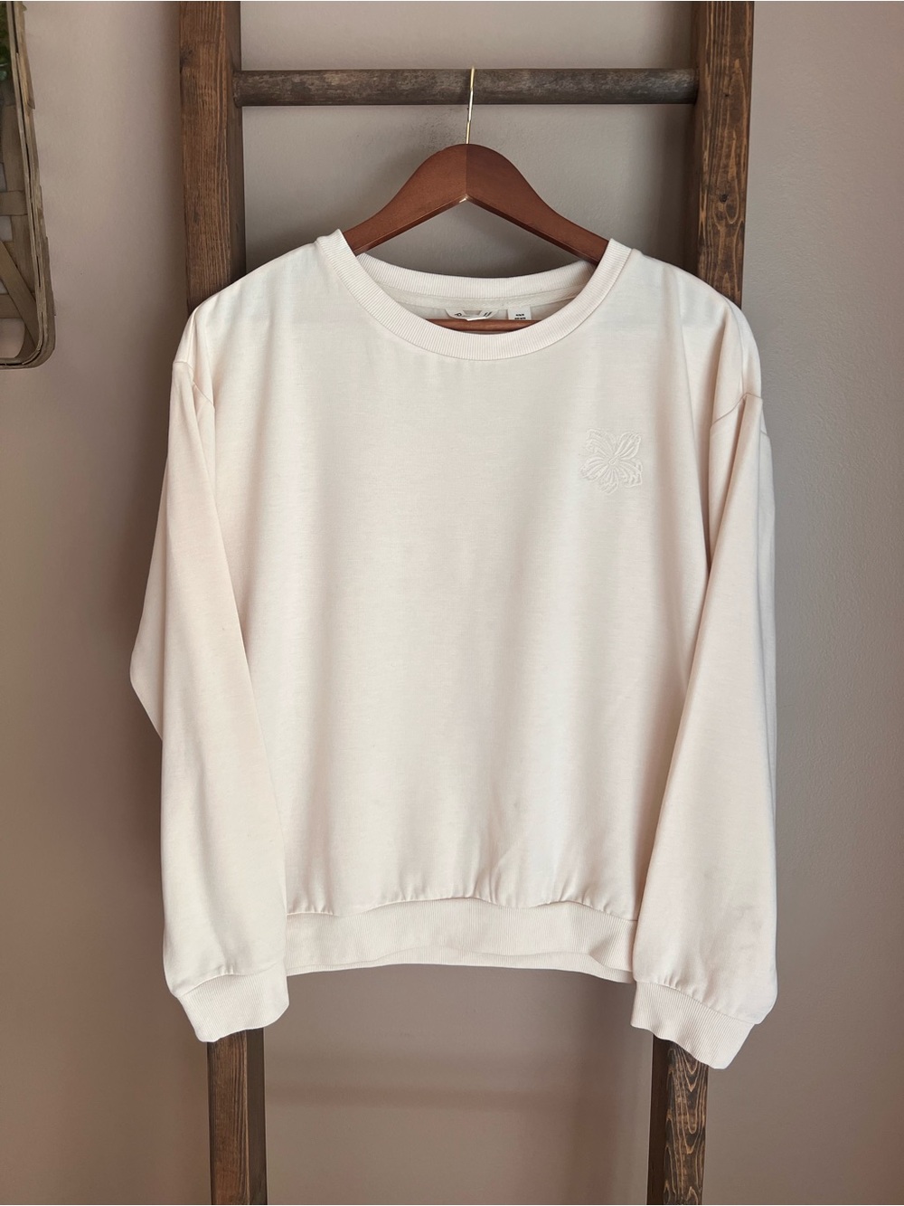 ROXY Embroidered Crewneck Sweatshirt in Soft Cream